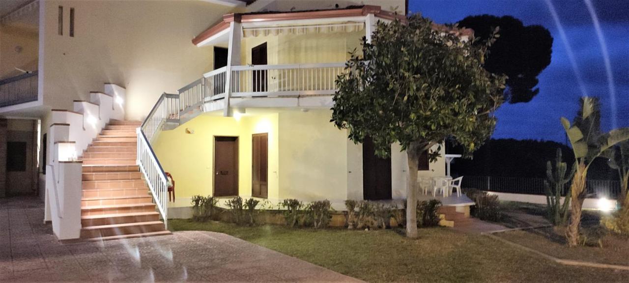 Appartamenti In Villa Polimnia Fontane Bianche Bagian luar foto