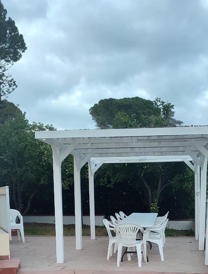Appartamenti In Villa Polimnia Fontane Bianche Bagian luar foto
