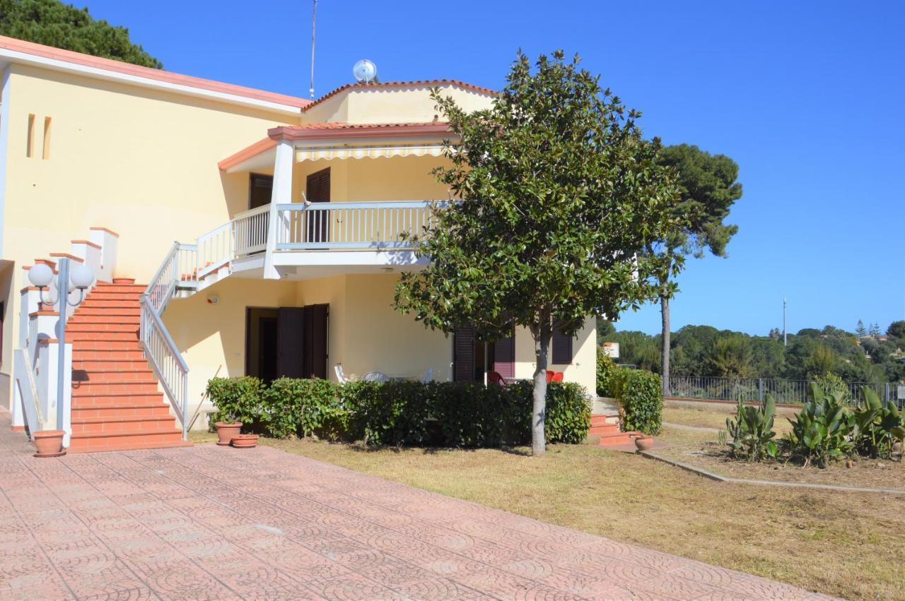 Appartamenti In Villa Polimnia Fontane Bianche Bagian luar foto