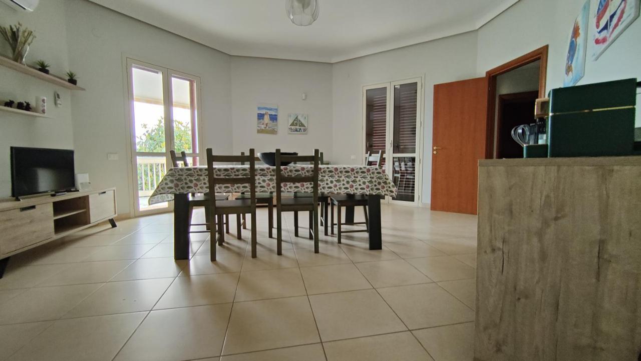 Appartamenti In Villa Polimnia Fontane Bianche Bagian luar foto
