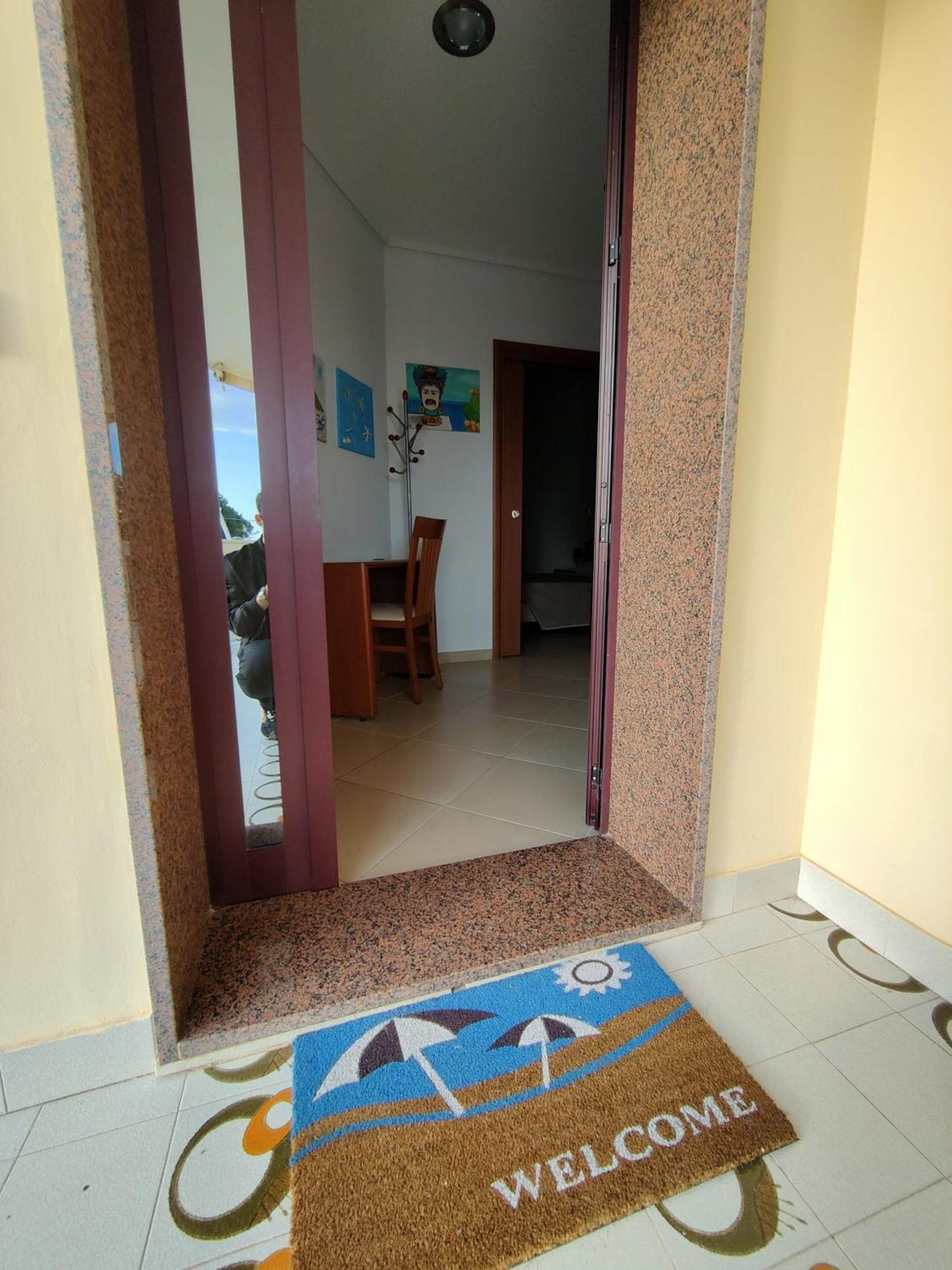Appartamenti In Villa Polimnia Fontane Bianche Ruang foto