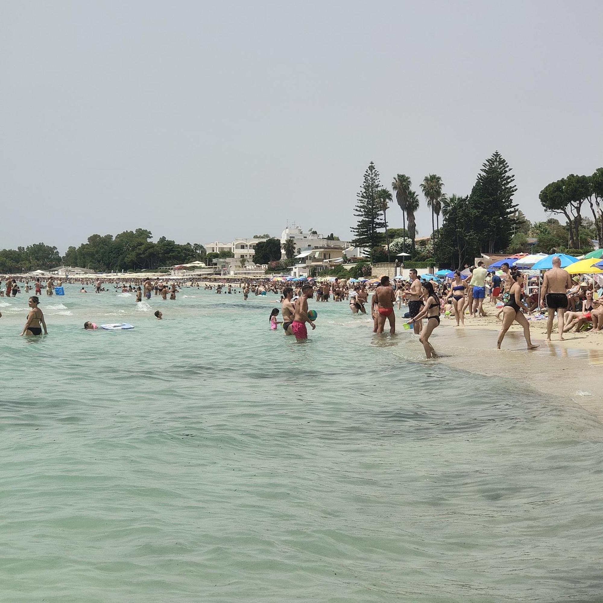 Appartamenti In Villa Polimnia Fontane Bianche Bagian luar foto